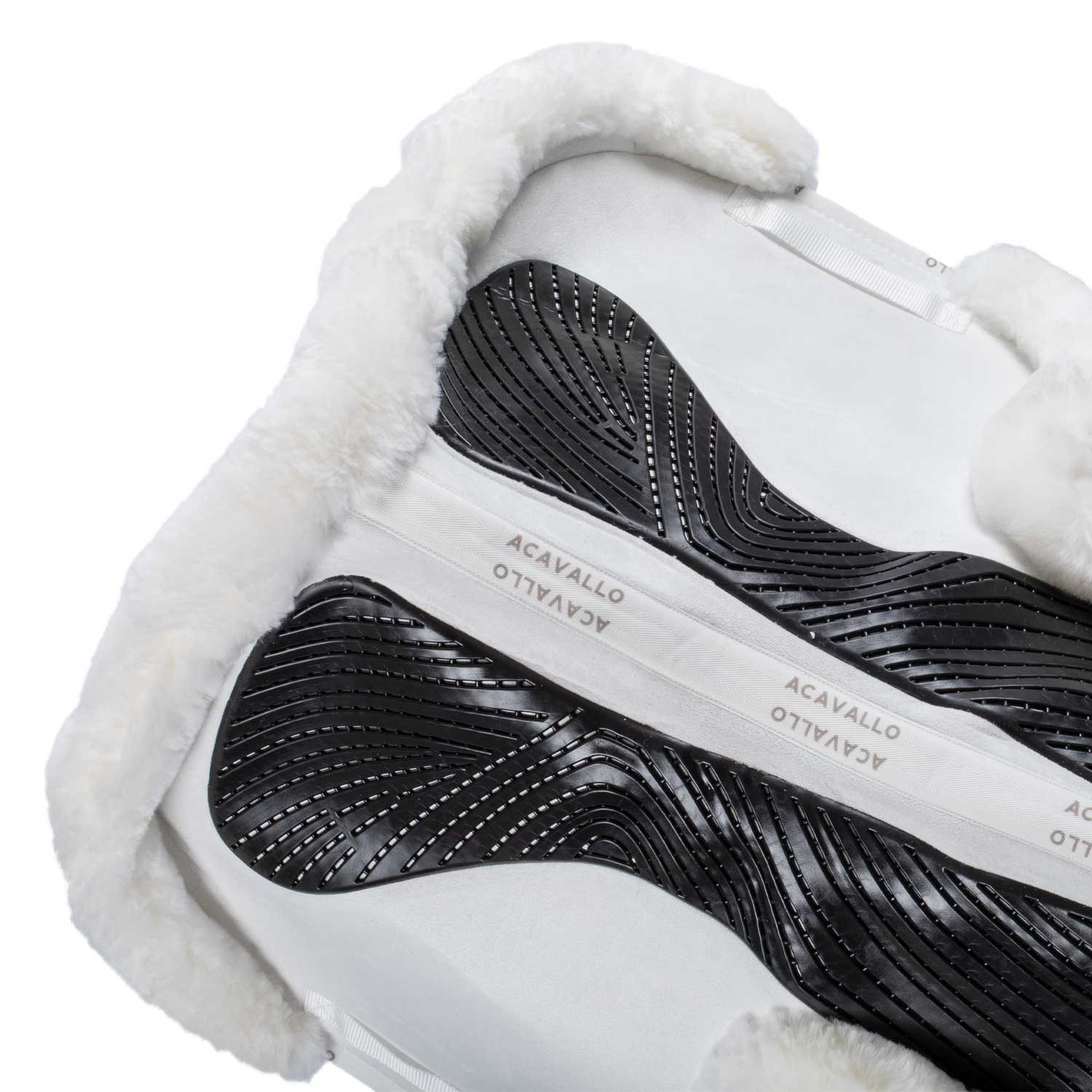 Sprungunterlage Numnah mit Gel-Grip auf beiden Seiten und kompletter Schafwollumrandung Acavallo Weiß / Schwarz Weiß Sprungunterlage Numnah mit Gel-Grip auf beiden Seiten und kompletter Schafwollumrandung Acavallo Weiß / Schwarz Weiß