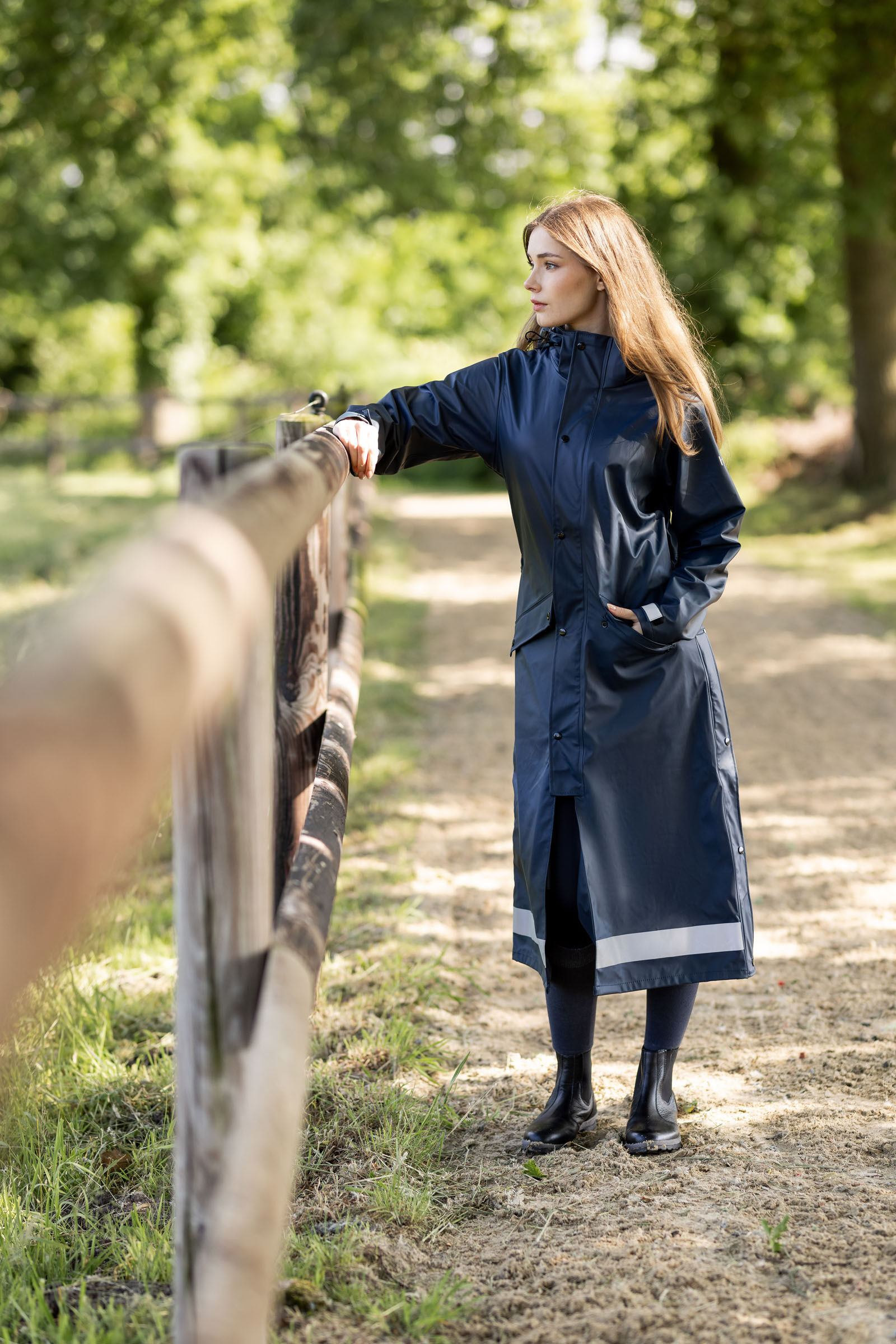 Langer Regenmantel Horze Hazel Damen mit Schlitzen Dunkelmarineblau Langer Regenmantel Horze Hazel Damen mit Schlitzen Dunkelmarineblau
