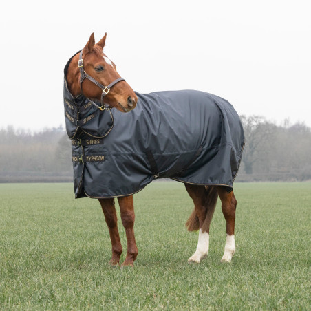 Shires Typhoon 50 Ganzjahres-Außendecke mit Halsteil