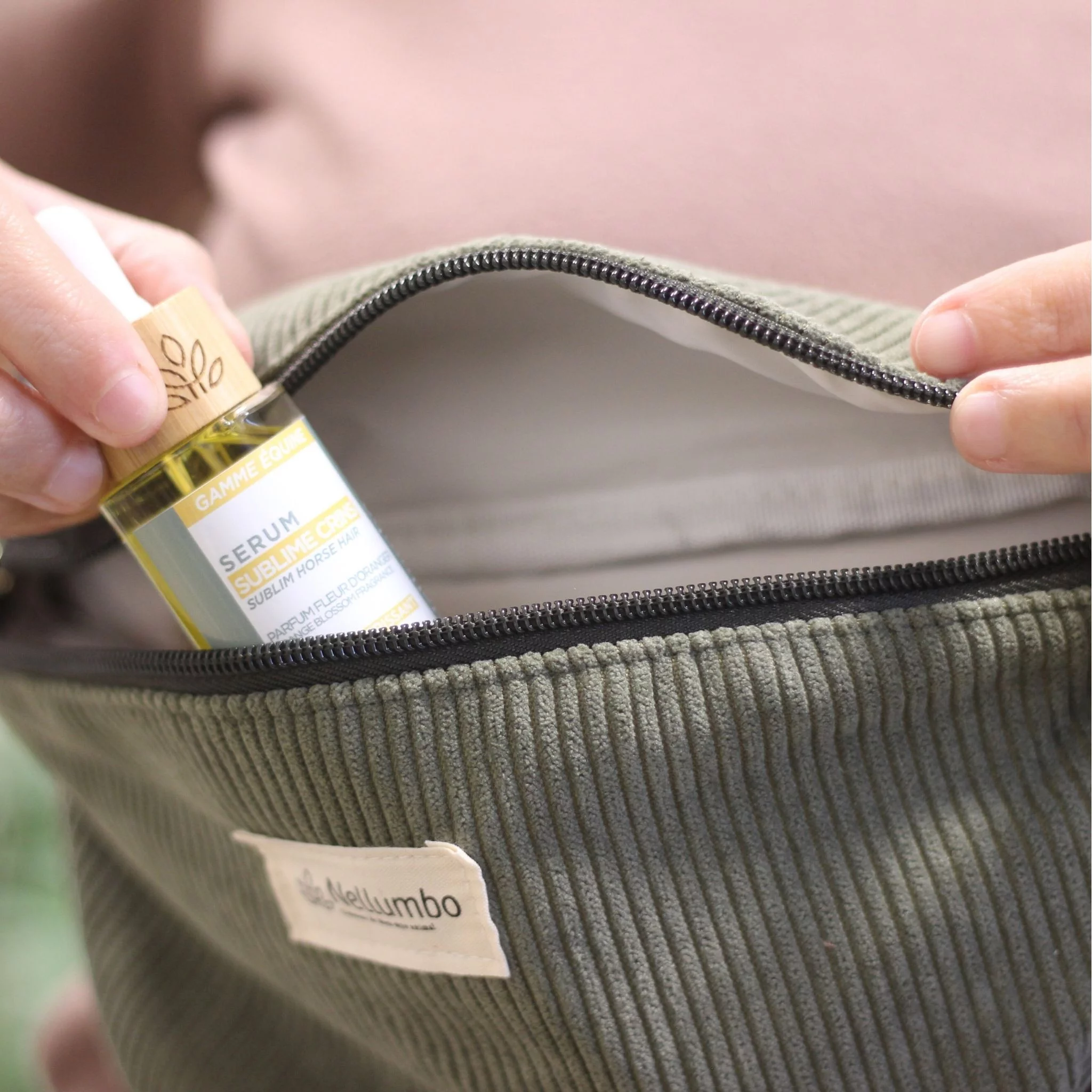 Samt-Gürteltasche Nellumbo