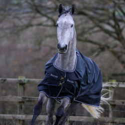 Bucas Trot Turnout 50g deken Schwarz / Weiß