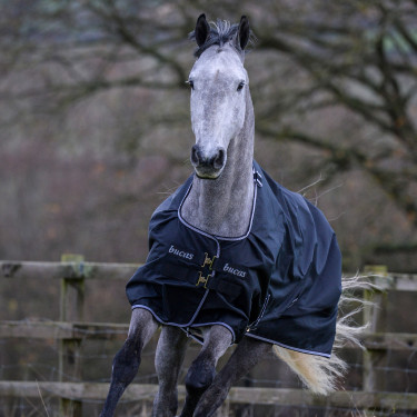 Bucas Trot Turnout 50g deken Schwarz / Weiß Bucas Trot Turnout 50g deken Schwarz / Weiß