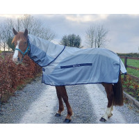 Bucas Buzz-Off Rain Fliegendecke mit Halsteil Silber / Blau Bucas Buzz-Off Rain Fliegendecke mit Halsteil Silber / Blau