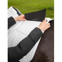 LeMieux Close Contact ProSorb Sattelkissen mit 2 Taschen Weiß Wei&szlig;