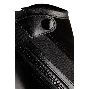 Mini-Chaps Horze Wicklow mit blumenförmigen Perforationen Schwarz Mini-Chaps Horze Wicklow mit blumenförmigen Perforationen Schwarz