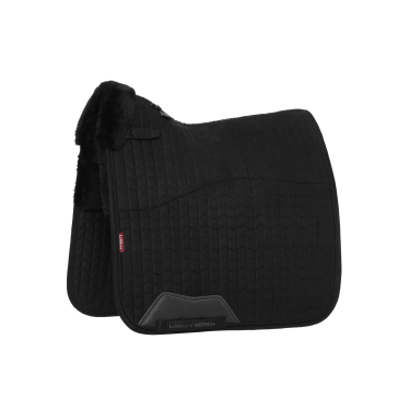 LeMieux Merino+ gefütterte Wildleder-Dressur-Schabracke LeMieux Merino+ gefütterte Wildleder-Dressur-Schabracke