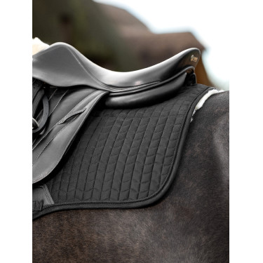 LeMieux stoßdämpfende Satteldecke Merino+ gefüttert Wildleder EuroJump Square Schwarz / Natur