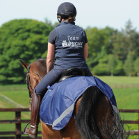 Quadratische wasserdichte Bucas-Abschwitzdecke Marineblau / Silber