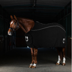 Polardecke mit Frontverschluss und Klappe GP Equestro Schwarz Polardecke mit Frontverschluss und Klappe GP Equestro Schwarz