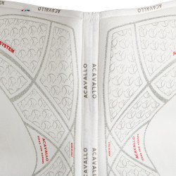 Formgedächtnis-Sattelkissen mit hexagonalem Gel und vorderer Erhöhung Acavallo Weiß / Silber Weiß