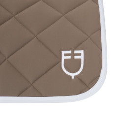 Dressur-Schabracke aus technischem Stoff mit gesticktem Logo White Line Equestro Walnuss Braun Dressur-Schabracke aus technischem Stoff mit gesticktem Logo White Line Equestro Walnuss Braun