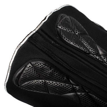 Quadratische Dressurschabracke aus Memory-Schaumstoff mit Gel-Grip und 3D-Spaceer Acavallo Quadratische Dressurschabracke aus Memory-Schaumstoff mit Gel-Grip und 3D-Spaceer Acavallo