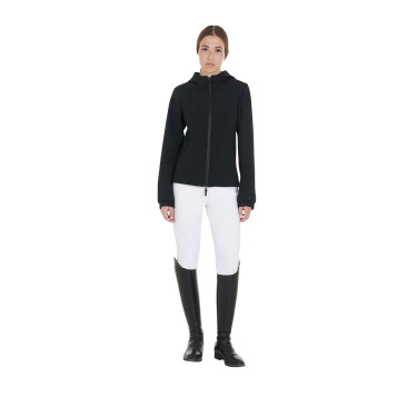 Damen-Softshelljacke mit figurbetontem Schnitt und versteckten Taschen Equestro Damen-Softshelljacke mit figurbetontem Schnitt und versteckten Taschen Equestro