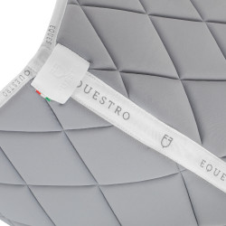 Spring-Satteldecke aus technischem Gewebe mit GP Equestro-Logo Grau / Weiß Spring-Satteldecke aus technischem Gewebe mit GP Equestro-Logo Grau / Weiß