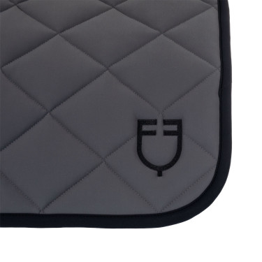 Spring-Sattelpad aus technischem Stoff mit gesticktem Logo Black Line Edition Equestro Asphalt Grau Spring-Sattelpad aus technischem Stoff mit gesticktem Logo Black Line Edition Equestro Asphalt Grau