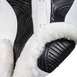 Sprungunterlage Numnah mit Gel-Grip auf beiden Seiten und kompletter Schafwollumrandung Acavallo Weiß / Schwarz Weiß Sprungunterlage Numnah mit Gel-Grip auf beiden Seiten und kompletter Schafwollumrandung Acavallo Weiß / Schwarz Weiß