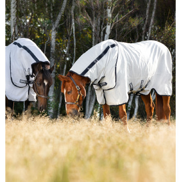 Couverture anti-mouches Rambo Natura Summer 0g avec couvre-cou Horseware Blanc / marine Couverture anti-mouches Rambo Natura Summer 0g avec couvre-cou Horseware Blanc / marine