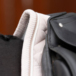 Satteldecke HV Polo Dana Dressur Natürlich Braun Satteldecke HV Polo Dana Dressur Natürlich Braun