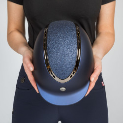 EQ3 Pardus Smooth Top Reithelm mit Verstellrad Back on Track Glitzerndes Blau EQ3 Pardus Smooth Top Reithelm mit Verstellrad Back on Track Glitzerndes Blau