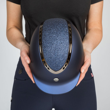 EQ3 Pardus Smooth Top Reithelm mit Verstellrad Back on Track Glitzerndes Blau EQ3 Pardus Smooth Top Reithelm mit Verstellrad Back on Track Glitzerndes Blau