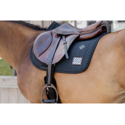 Satteldecke Wettbewerb Fishbone mit 2 Nummern Kentucky Jumping Schwarz Satteldecke Wettbewerb Fishbone mit 2 Nummern Kentucky Jumping Schwarz