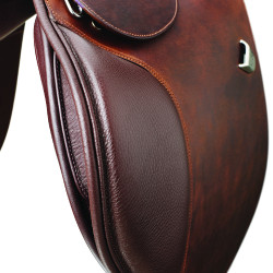 Bates Caprilli Close Contact Classic Sattel mit vorgezogenem Sattelblatt Braun