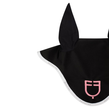 Fliegenhaube aus technischem Gewebe mit mehrfarbigem Equestro-Logo Fliegenhaube aus technischem Gewebe mit mehrfarbigem Equestro-Logo