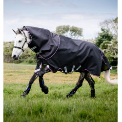 Pferdedecke Horseware Rambo Supreme Turnout Vari-layer 1680D 250g Marine / Bordeaux Blau Pferdedecke Horseware Rambo Supreme Turnout Vari-layer 1680D 250g Marine / Bordeaux Blau