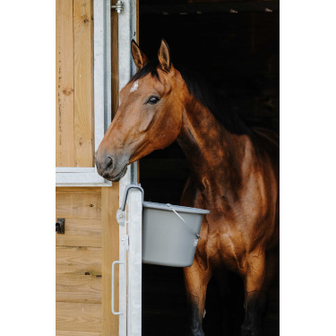 Futterkrippe Hippotonic mit Haken und Griff Futterkrippe Hippotonic mit Haken und Griff