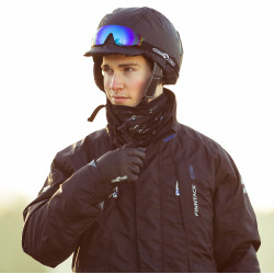 Leichter Halsabschluss für den Sommer Finn-Tack Pro Schwarz