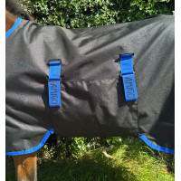 Horseware Amigo Ripstop 900D Kleine Outdoordecke 200g Schwarz / Klassisches Blau Horseware Amigo Ripstop 900D Kleine Outdoordecke 200g Schwarz / Klassisches Blau