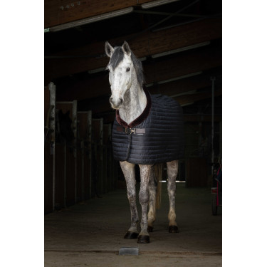 Stalldecke Equithème Teddy mit synthetischem Lammfellfutter Schwarz / Braun Stalldecke Equithème Teddy mit synthetischem Lammfellfutter Schwarz / Braun