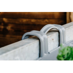 Futterkrippe Hippotonic mit Haken und Griff Dunkelgrau