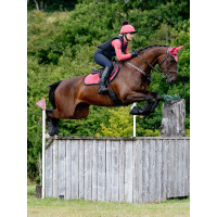 LeMieux Reflective Suede Close Contact Square Schabracke Cranberry Rosa