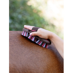 LeMieux Flexi Soft Körperbürste Cranberry Rosa