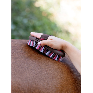 LeMieux Flexi Soft Körperbürste Cranberry Rosa