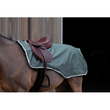 Abschwitzdecke Equithème Tyrex 600D recycelt mit Fleece-Futter Grün