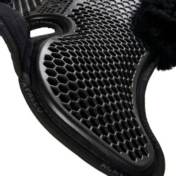 Hintere Schabracke aus Schaffell und vordere Gel-Schabracke Acavallo Schwarz / schwarz