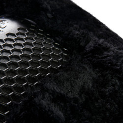 Hintere Schabracke aus Schaffell und vordere Gel-Schabracke Acavallo Schwarz / schwarz