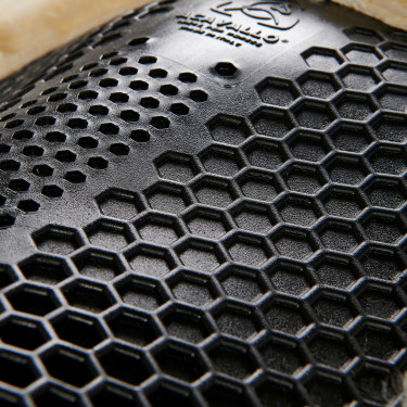 Hintere Schabracke aus Schaffell und vordere Gel-Schabracke Acavallo Schwarz / Natur