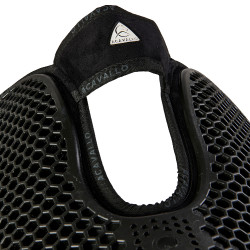 Hintere Schabracke aus Schaffell und vordere Gel-Schabracke Acavallo Schwarz / Natur