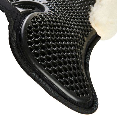 Hintere Schabracke aus Schaffell und vordere Gel-Schabracke Acavallo Schwarz / Natur