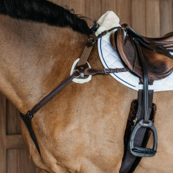 Brustblatt 5-Punkt mit Elastik New English Collection Dy'on Braun Brustblatt 5-Punkt mit Elastik New English Collection Dy'on Braun