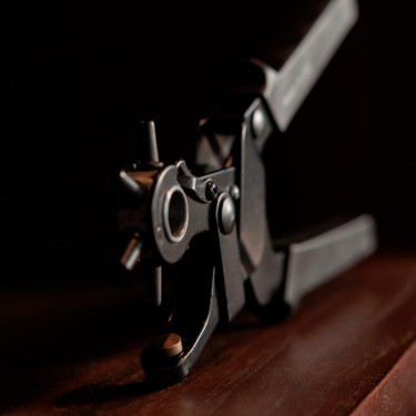 Extra starke Lochzange Grooming Deluxe von Kentucky Schwarz Extra starke Lochzange Grooming Deluxe von Kentucky Schwarz