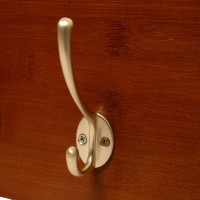 Kentucky Grooming Deluxe Sattelgurt- und Jackenhalter mit 10 Haken Holz Beige