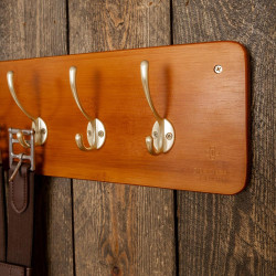 Kentucky Grooming Deluxe Sattelgurt- und Jackenhalter mit 10 Haken Holz Beige