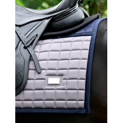 Dressurschabracke Equestrian Stockholm Performance Sportlicher blauer Eschenholz-Sattelbaum Dressurschabracke Equestrian Stockholm Performance Sportlicher blauer Eschenholz-Sattelbaum