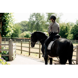 Dressurschabracke Equestrian Stockholm Performance Sportlicher blauer Eschenholz-Sattelbaum Dressurschabracke Equestrian Stockholm Performance Sportlicher blauer Eschenholz-Sattelbaum
