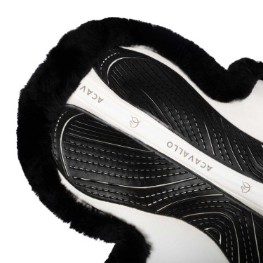 Sprungunterlage Numnah mit Gel-Grip auf beiden Seiten und kompletter Schafwollumrandung Acavallo Weiß / Schwarz Weiß Sprungunterlage Numnah mit Gel-Grip auf beiden Seiten und kompletter Schafwollumrandung Acavallo Weiß / Schwarz Weiß