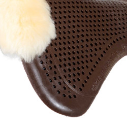 Acavallo Gel NS-S Classic-S Sattelpad, flach ausgeschnitten Braun / Natur-Lammfell Acavallo Gel NS-S Classic-S Sattelpad, flach ausgeschnitten Braun / Natur-Lammfell